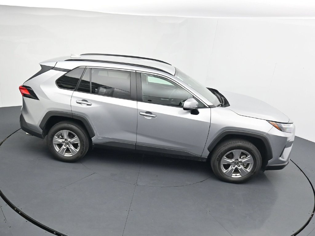Used 2025 Toyota RAV4 XLE AWD/4WD image 17