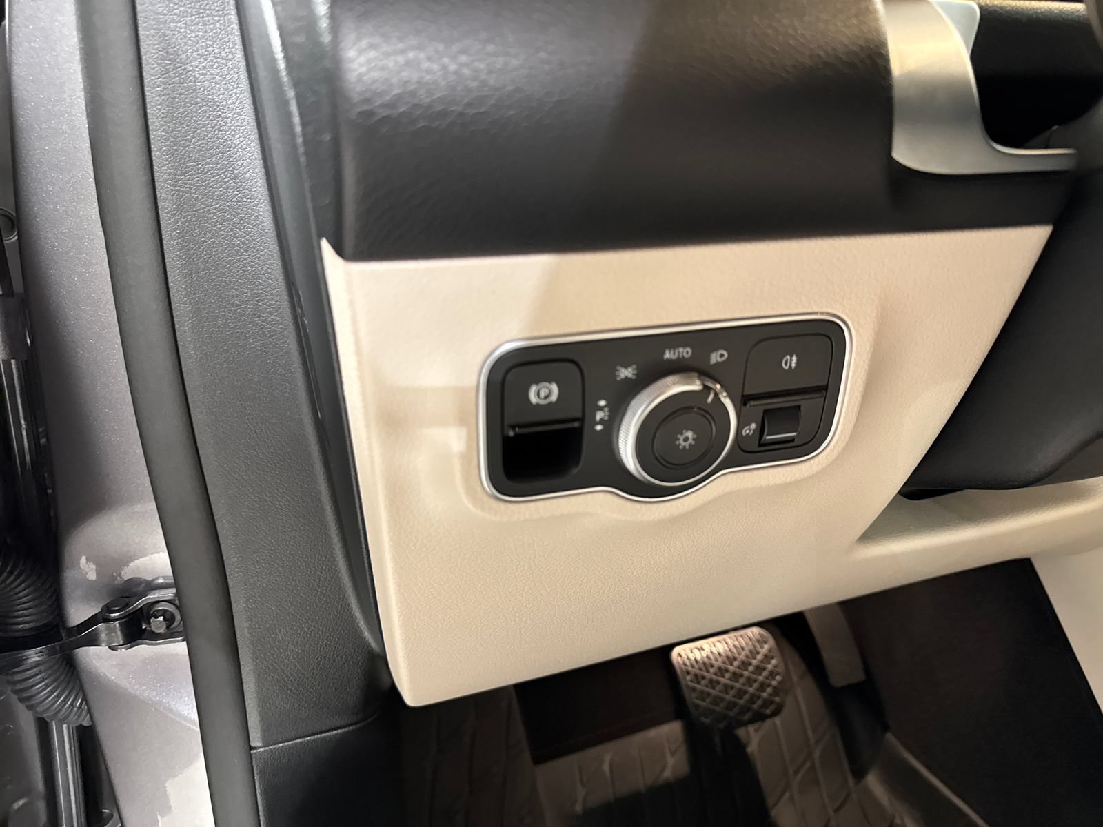 Used 2022 Mercedes-Benz EQB 300 4MATIC image 18