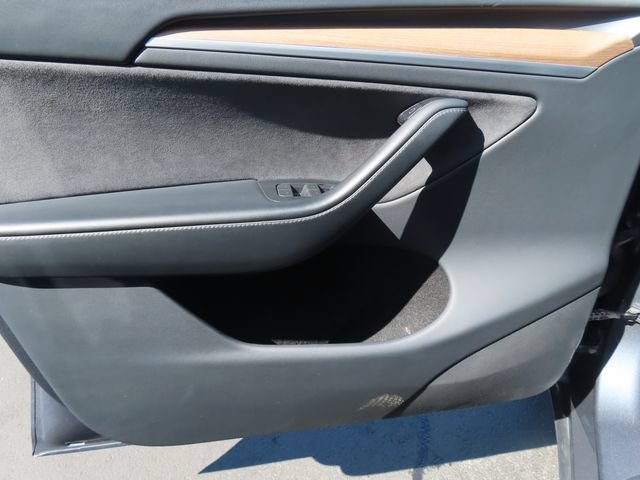 Used 2023 Tesla Model Y Long Range AWD/4WD image 9