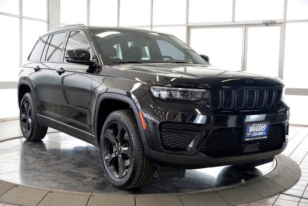 Used 2023 Jeep Grand Cherokee Altitude AWD/4WD image 2
