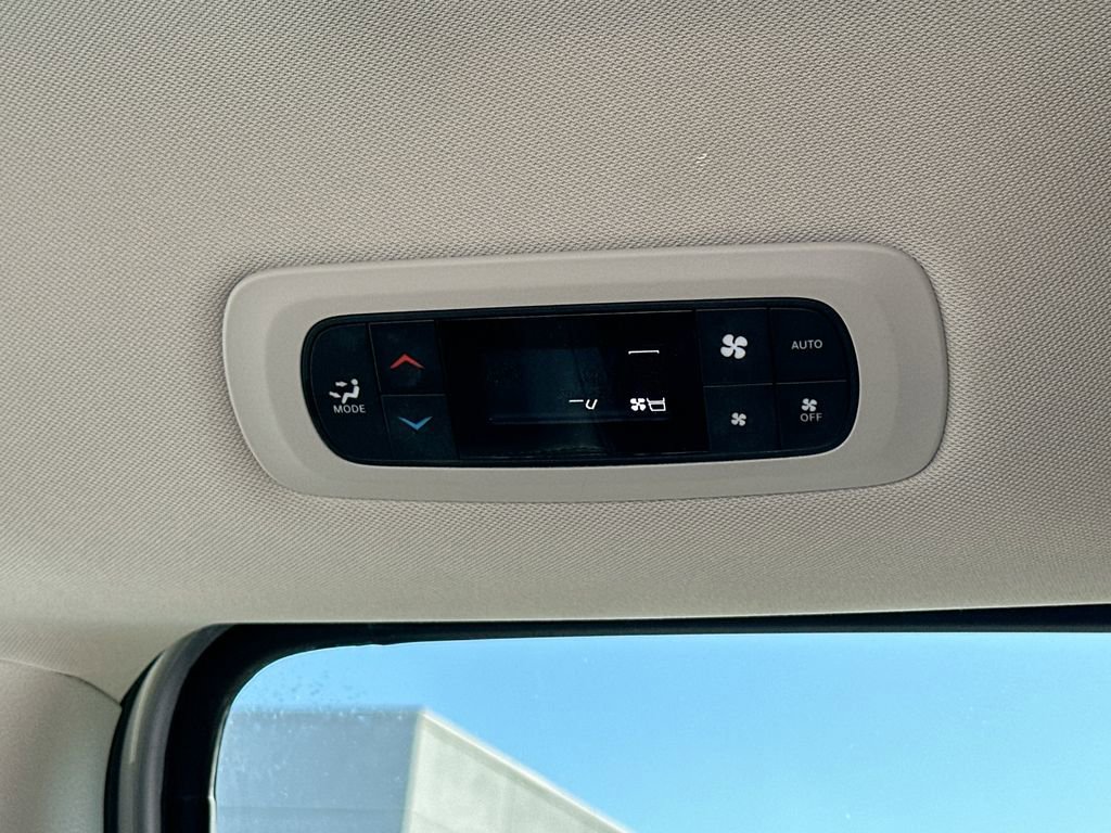 Used 2024 Chrysler Pacifica Limited image 25