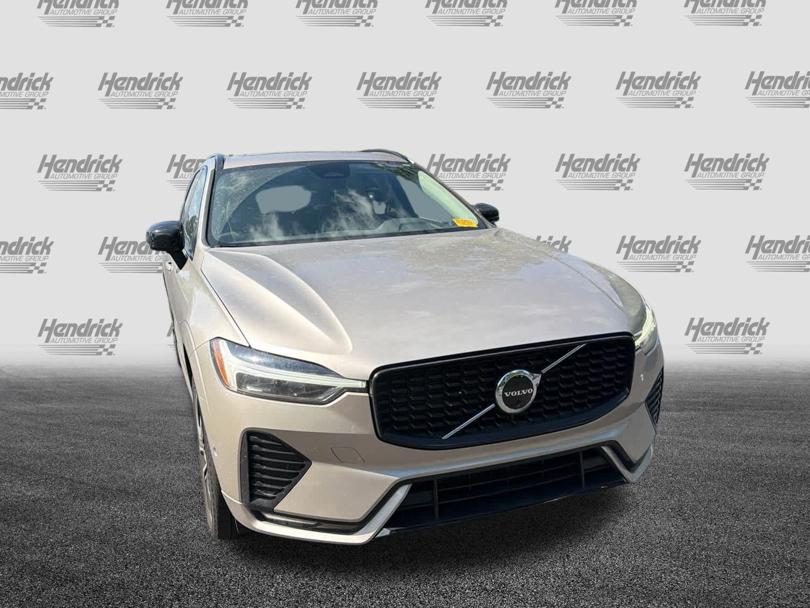 Used 2024 Volvo XC60 B5 Plus w/ Protection Package Premier AWD/4WD image 3