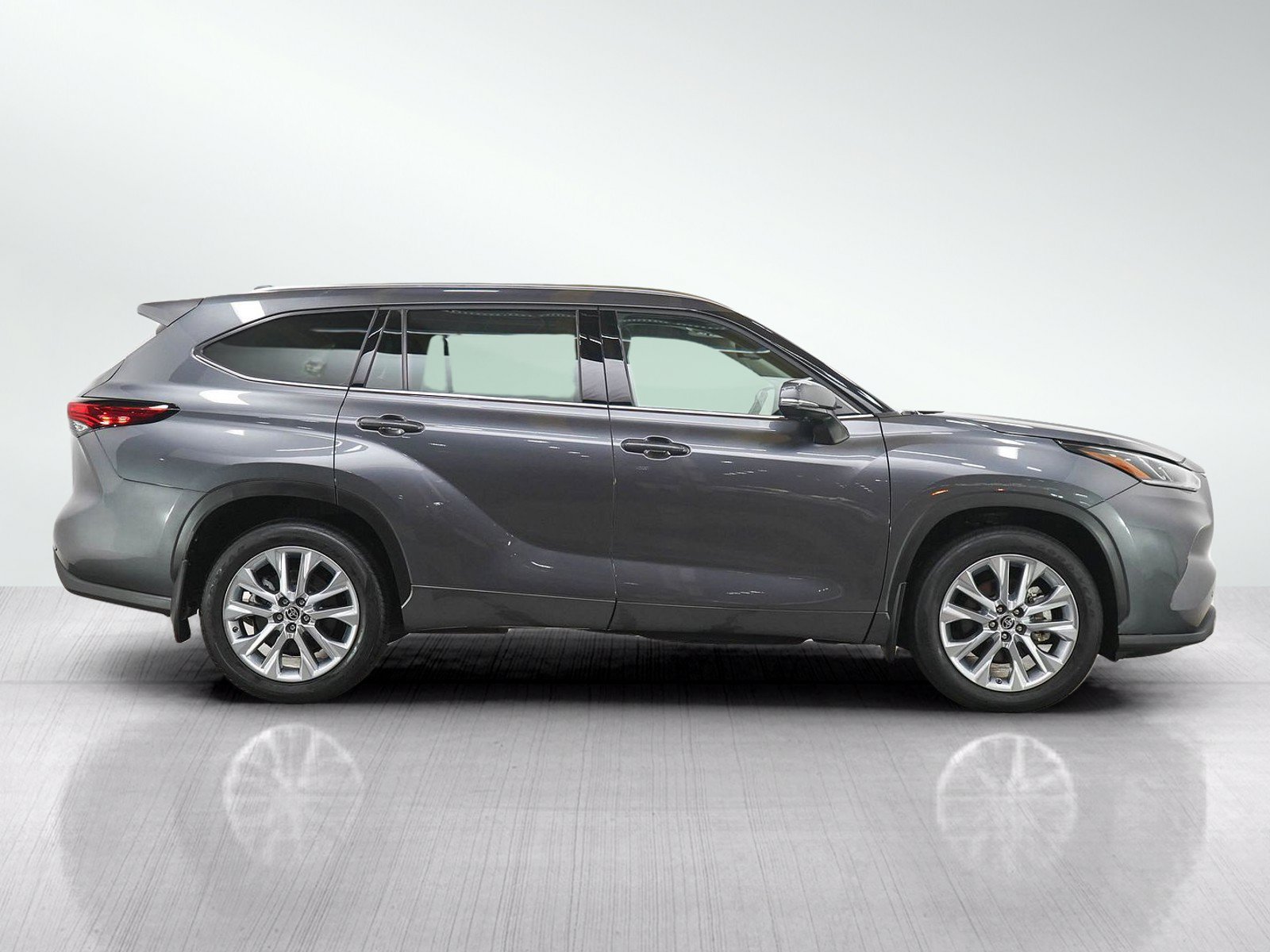 Used 2023 Toyota Highlander Limited AWD/4WD image 6