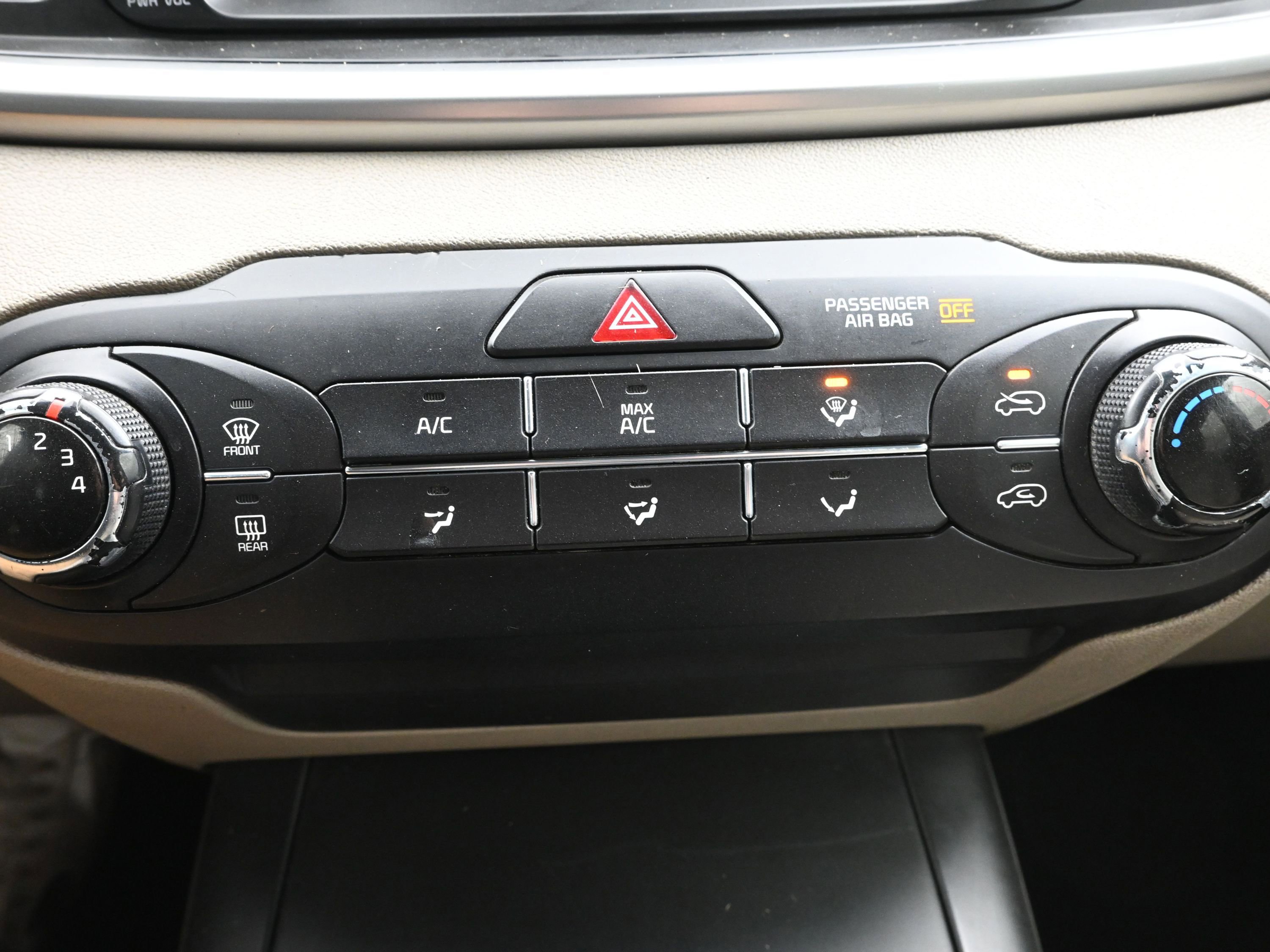 Used 2020 Kia Sorento LX image 17