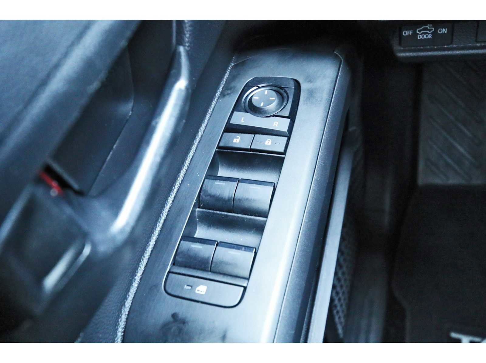 Used 2025 Toyota Tacoma SR image 20