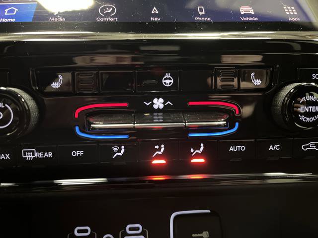 Used 2025 Jeep Grand Cherokee Limited w/ Black Appearance Package image 7