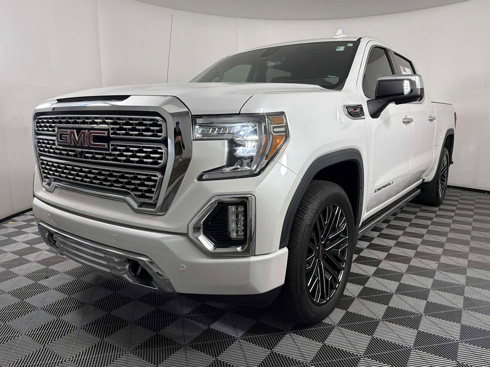 Used 2019 GMC Sierra 1500 Denali w/ Technology Package image 3