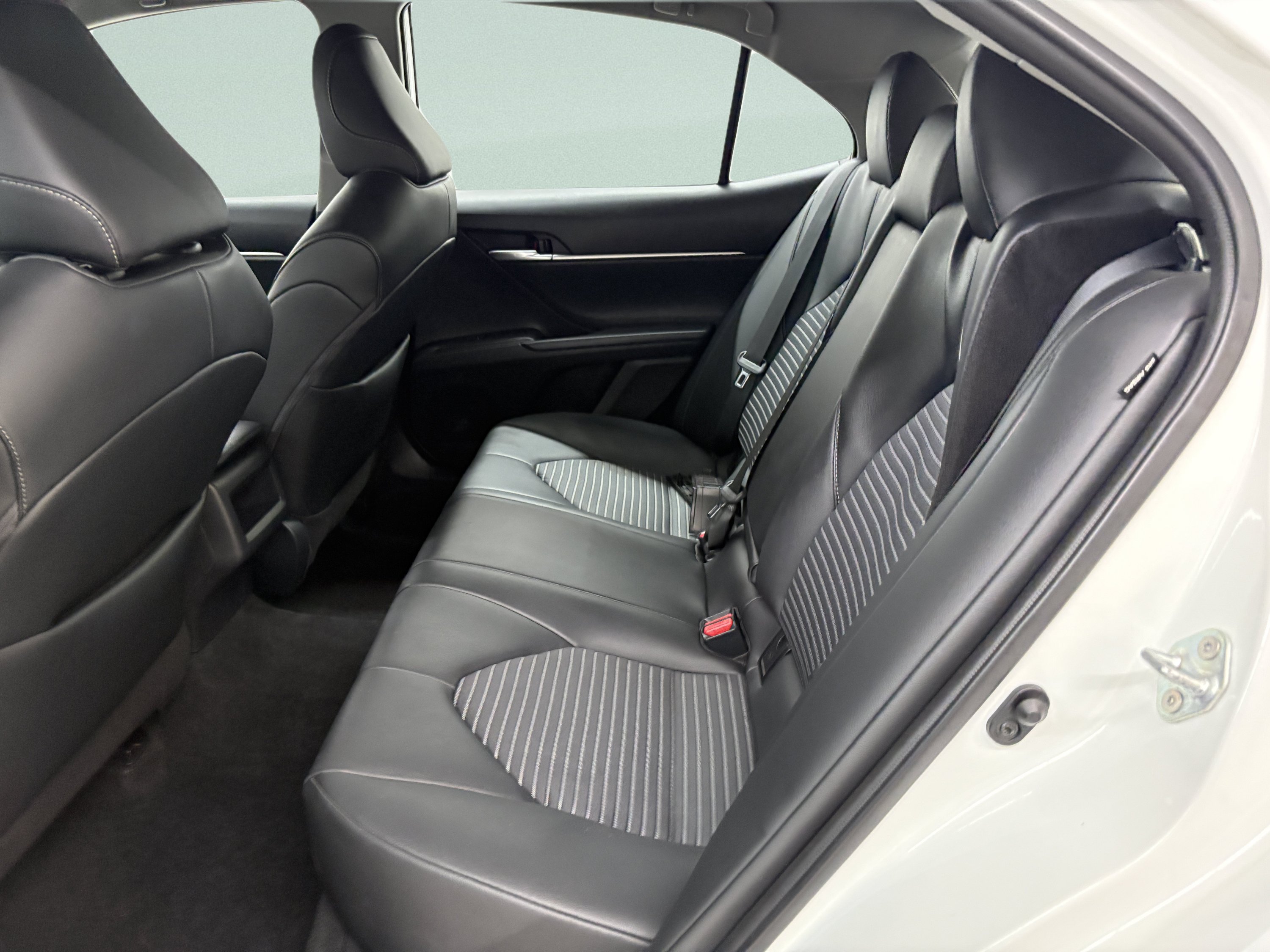 Used 2023 Toyota Camry SE FWD image 12