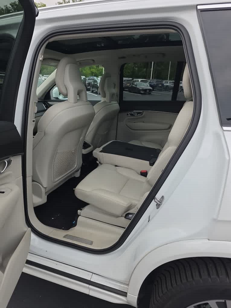Used 2020 Volvo XC90 T6 Momentum AWD/4WD image 6