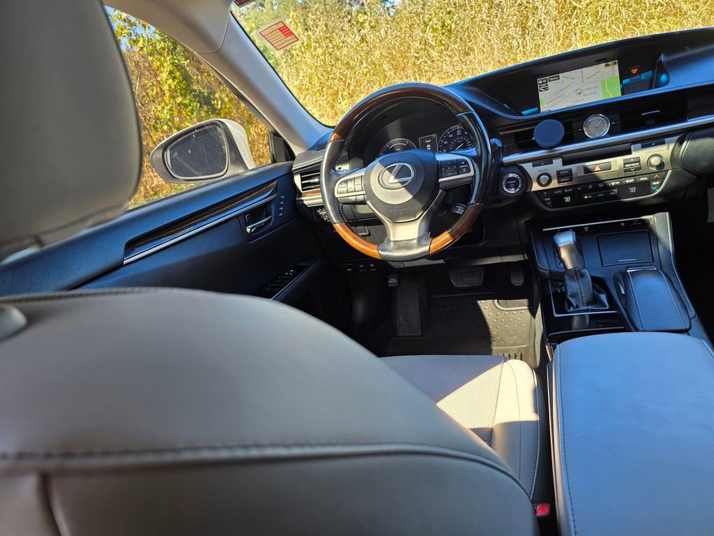 Used 2016 Lexus ES 300h image 50