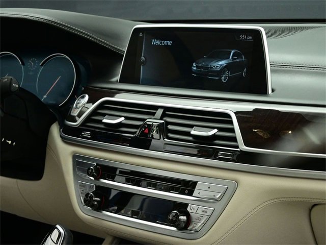 Used 2017 BMW 750i image 38