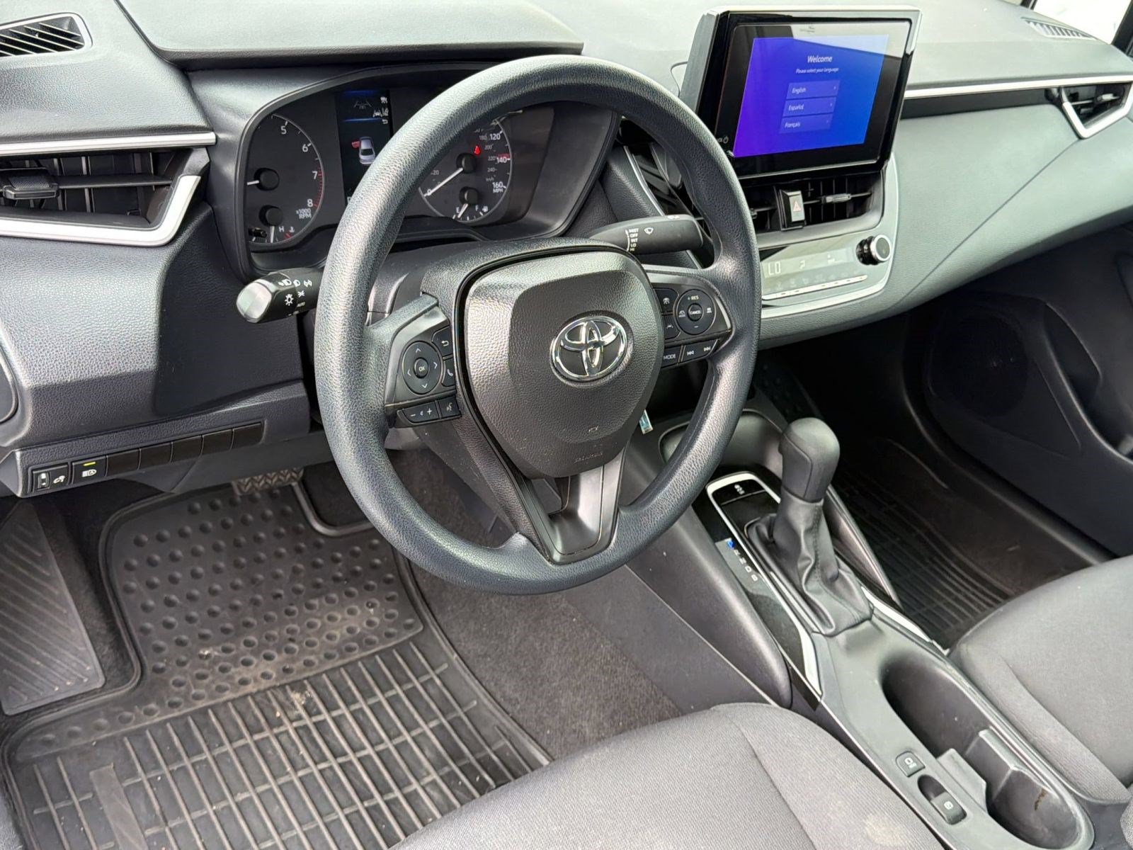 Used 2025 Toyota Corolla LE FWD image 4