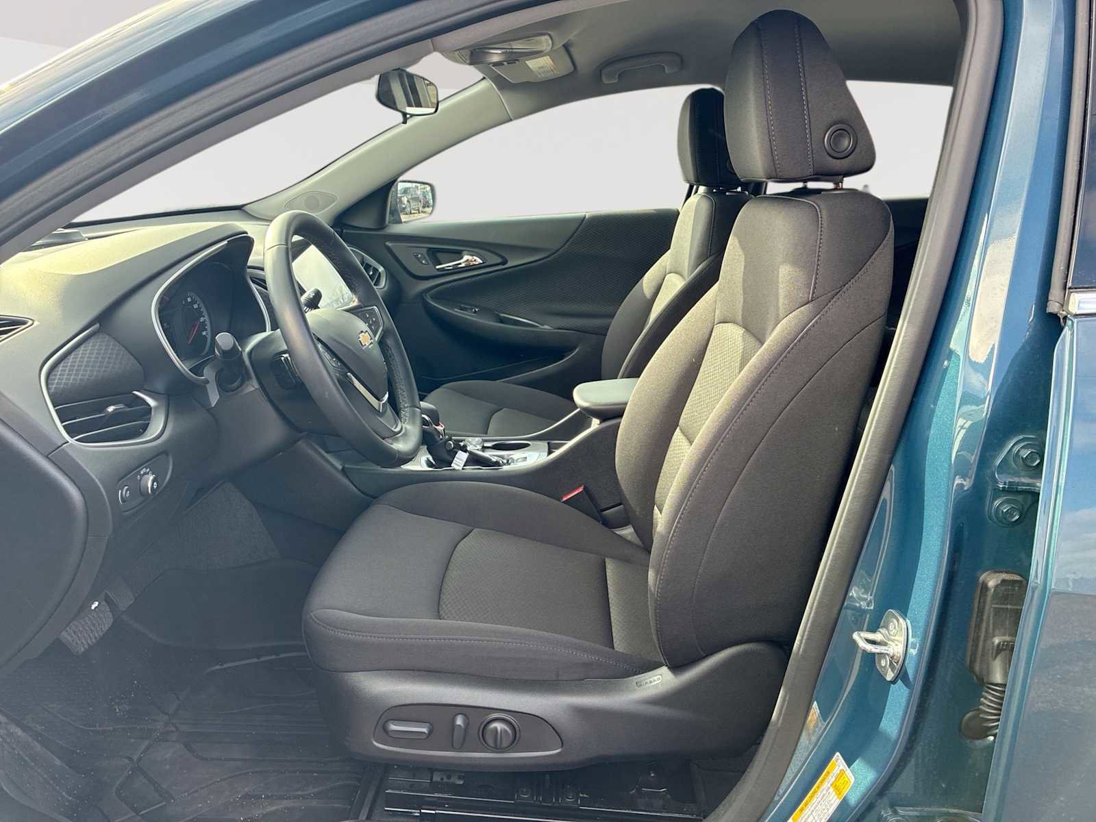 Certified 2025 Chevrolet Malibu RS w/ LPO, Floor Liner Package image 18