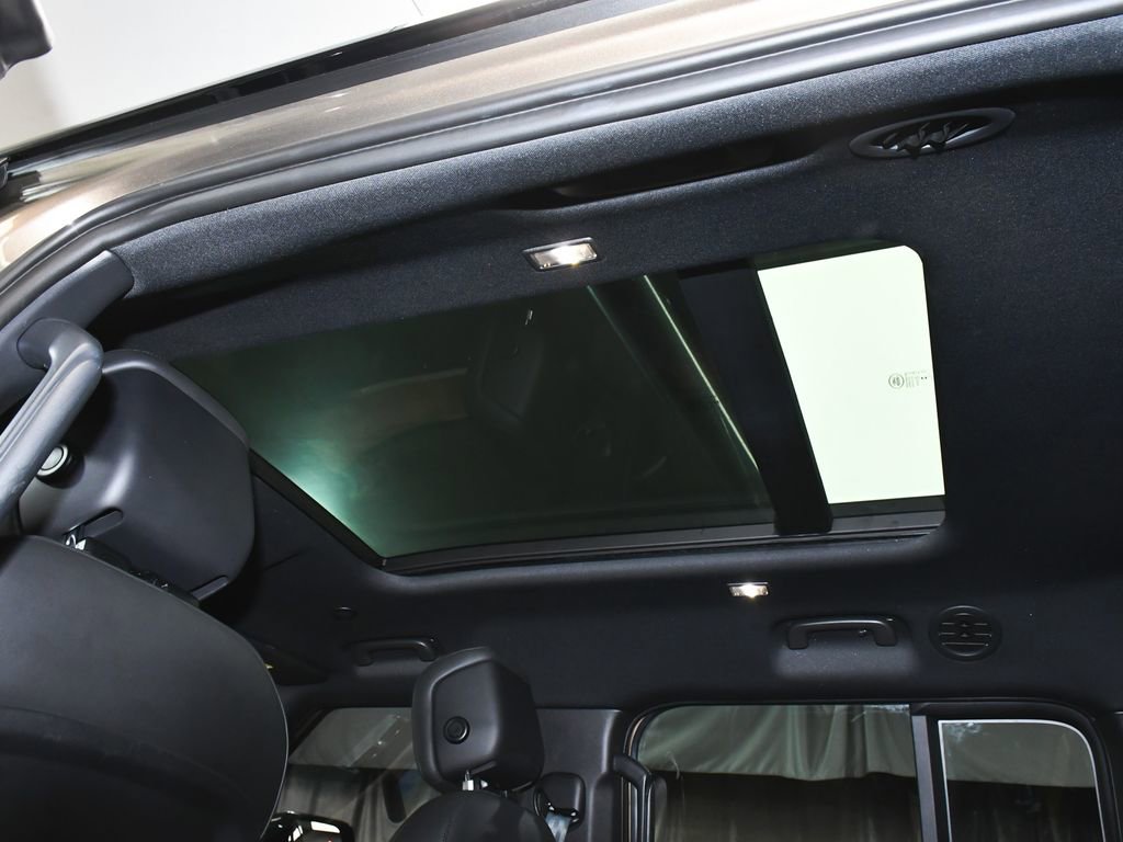 Used 2024 Land Rover Defender 130 X-Dynamic SE image 51