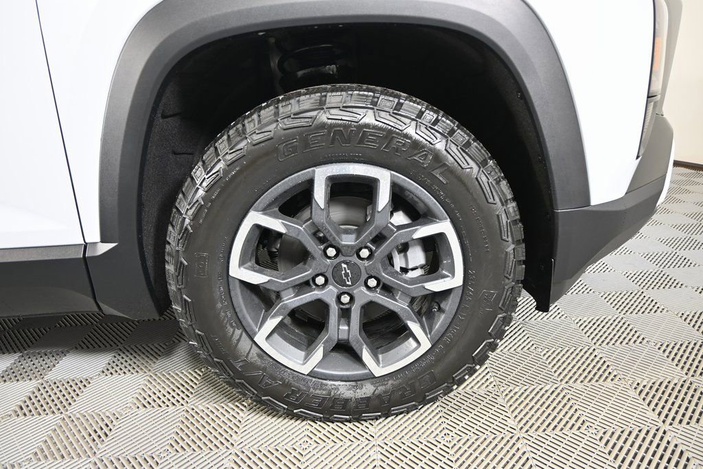 New 2026 Chevrolet Equinox ACTIV w/ Convenience Package III image 11