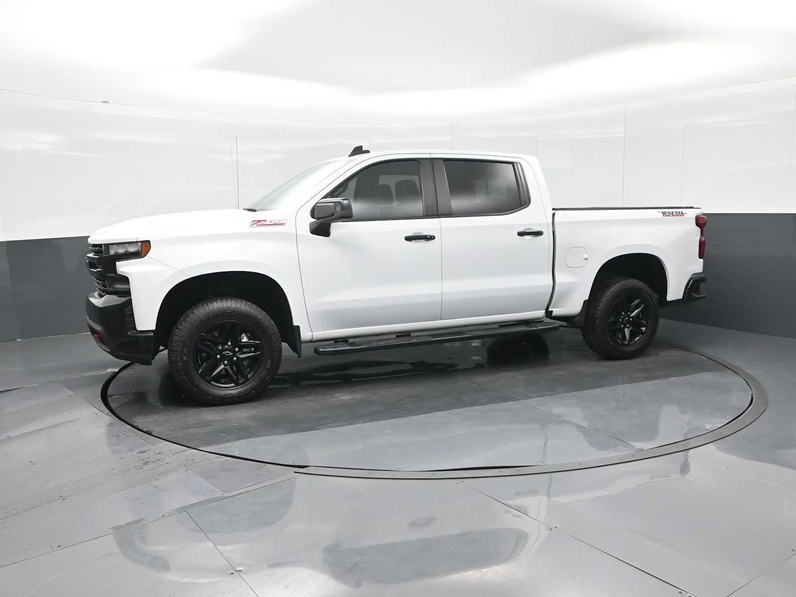 Used 2021 Chevrolet Silverado 1500 LT Trail Boss w/ Convenience Package II image 3