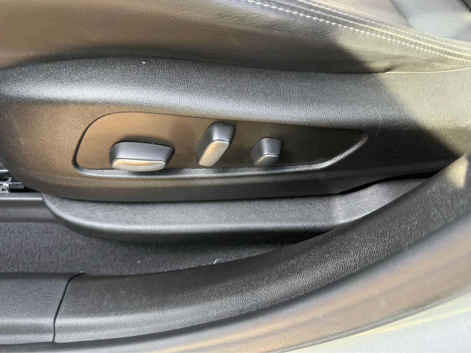 Used 2025 Cadillac XT6 Premium Luxury image 17