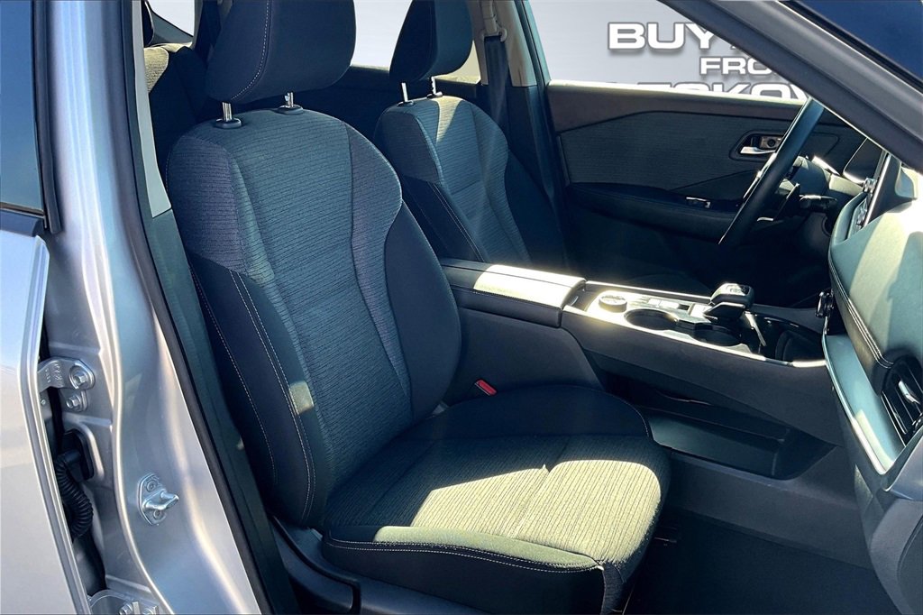 Used 2021 Nissan Rogue SV image 7