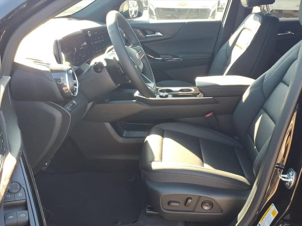 New 2027 Chevrolet Equinox LT w/ Convenience Package II FWD image 16