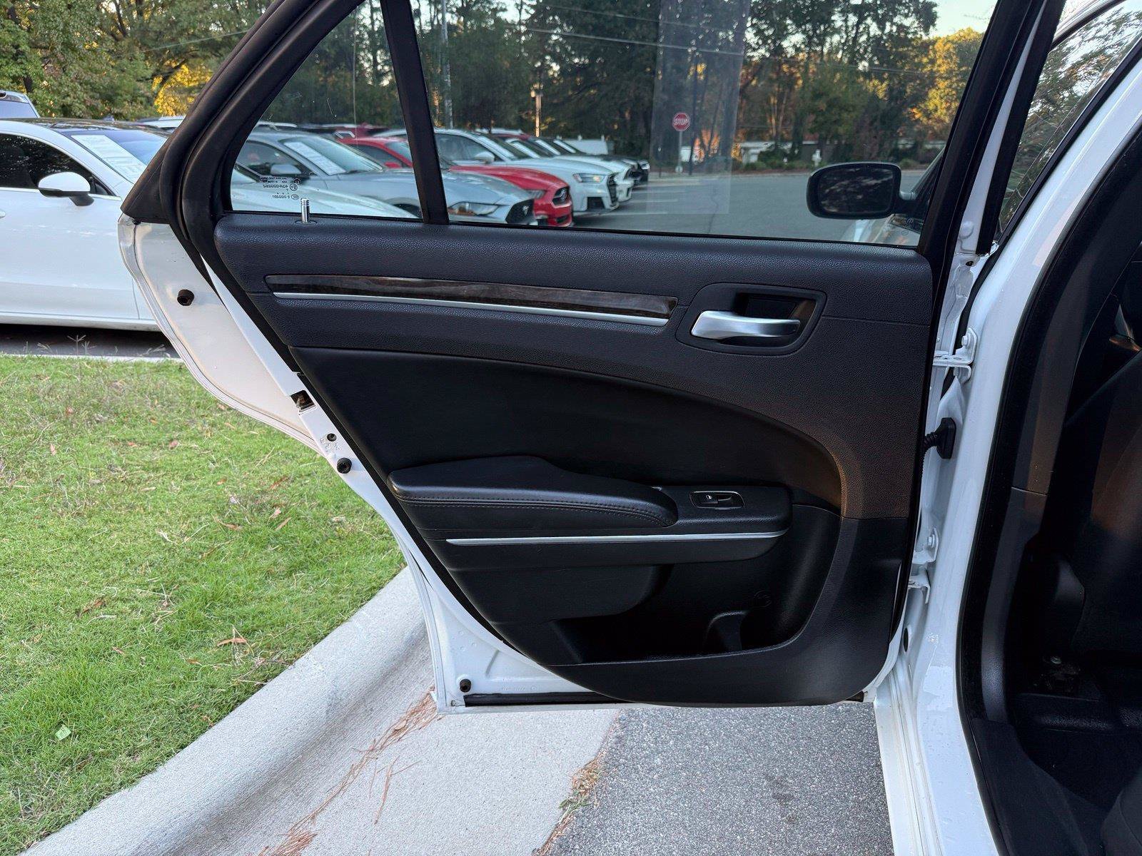 Used 2014 Chrysler 300 C RWD image 24