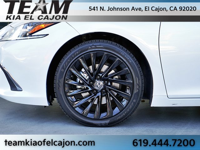 Used 2024 Lexus ES 300h Ultra Luxury w/ Accessory Package (Z2) FWD image 7
