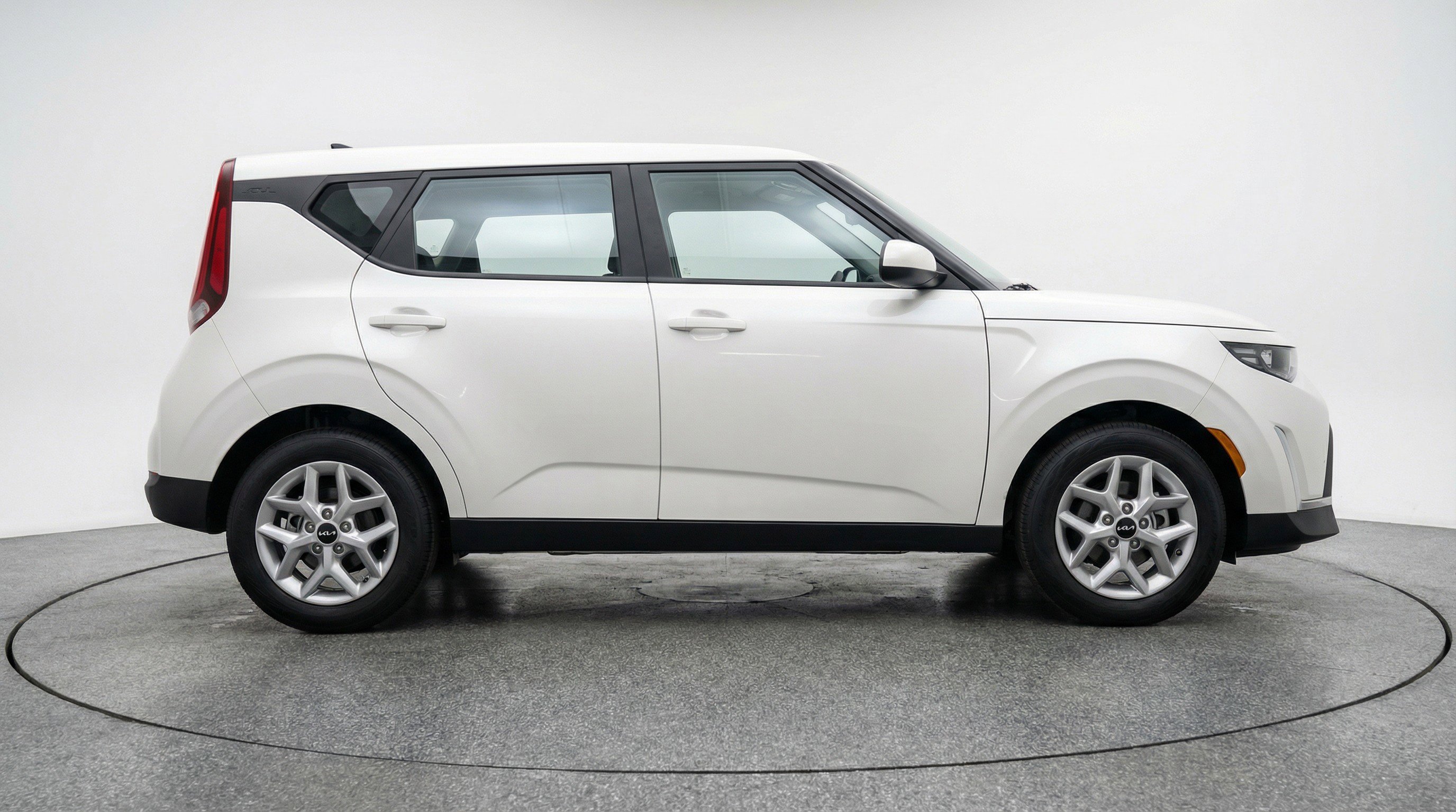 Used 2025 Kia Soul LX w/ LX Technology Package image 11
