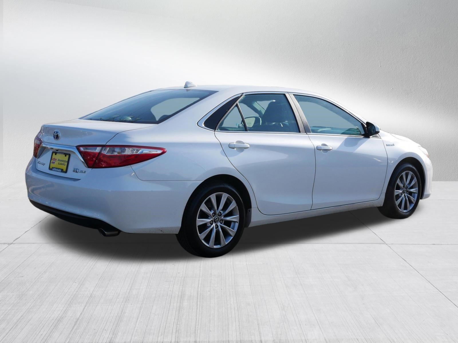 Used 2017 Toyota Camry XLE w/ Moonroof Package image 7