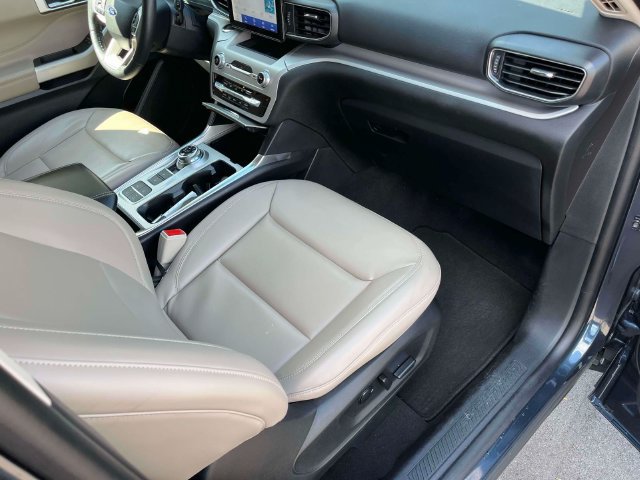 Used 2024 Ford Explorer XLT w/ Equipment Group 202A RWD image 25