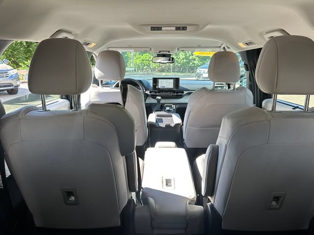 Used 2026 Toyota Sienna LE FWD image 17