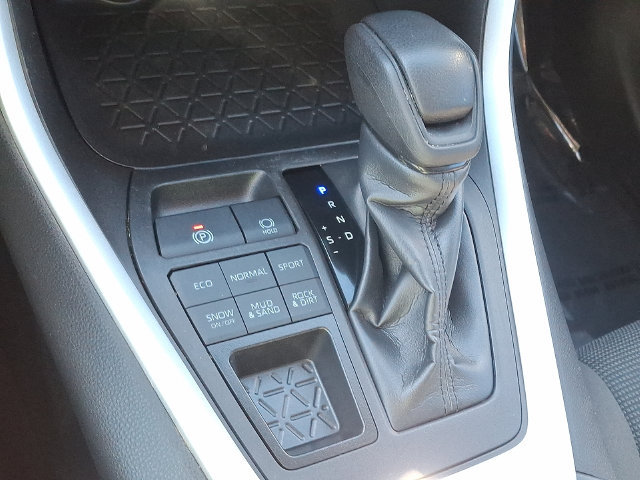 Used 2024 Toyota RAV4 LE AWD/4WD image 14