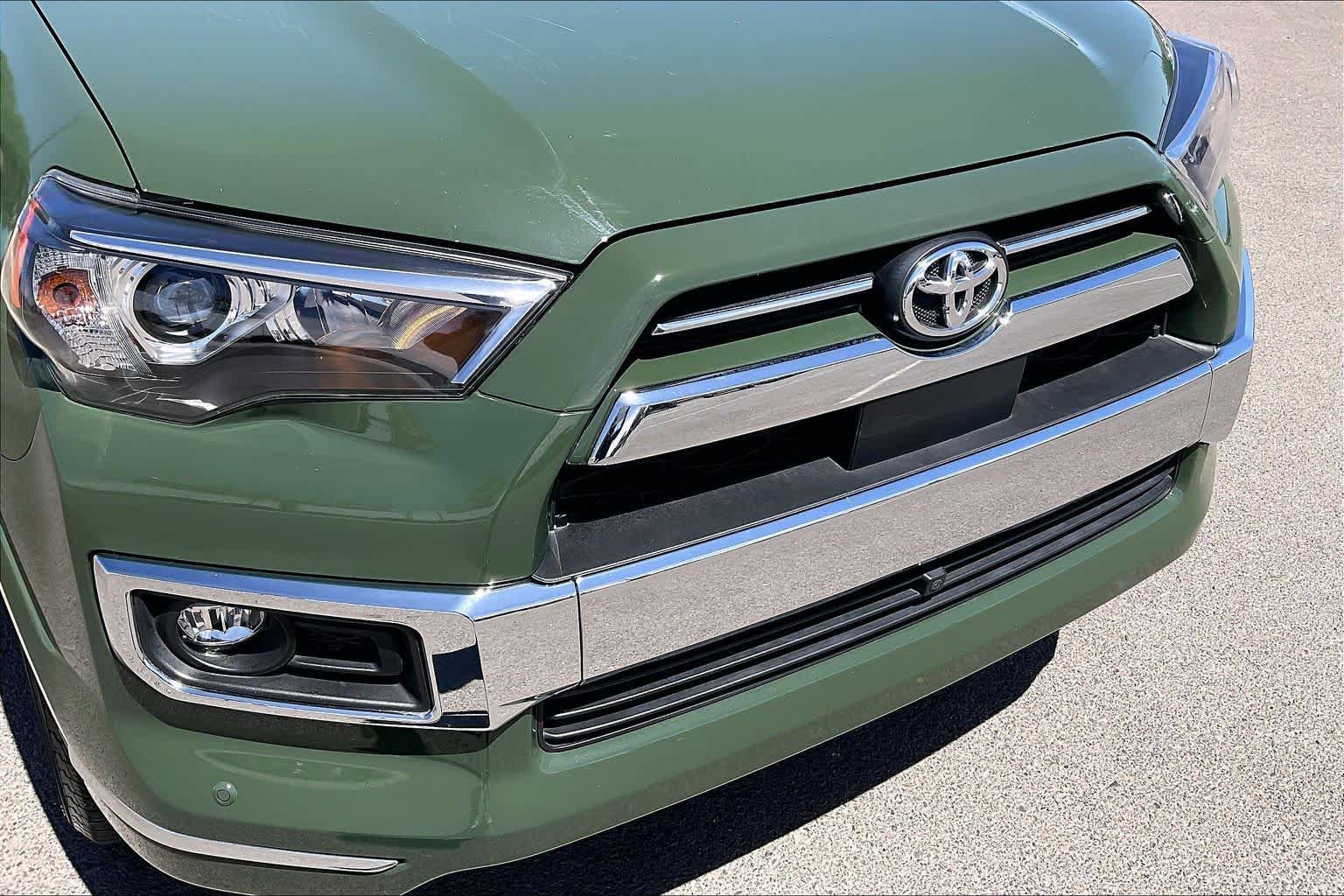 Used 2022 Toyota 4Runner Limited AWD/4WD image 29