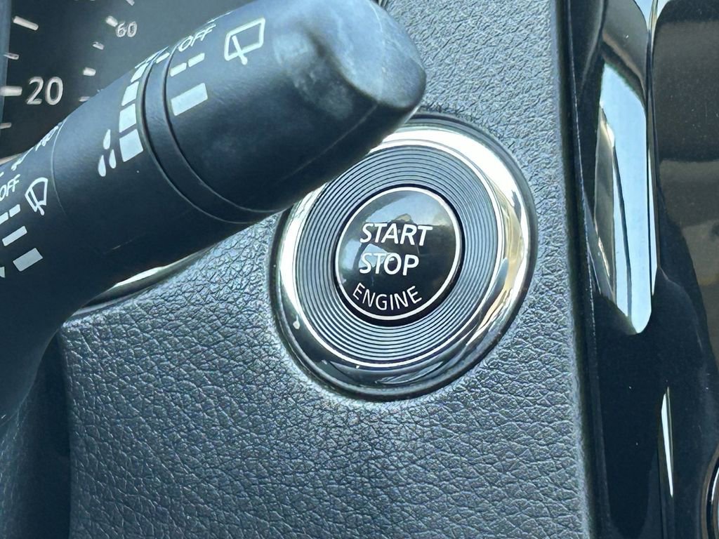 Used 2022 Nissan Rogue Sport SL image 16