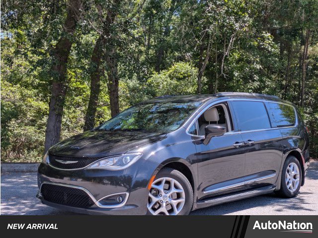 Used 2017 Chrysler Pacifica Touring-L w/ Tire & Wheel Group FWD image 1