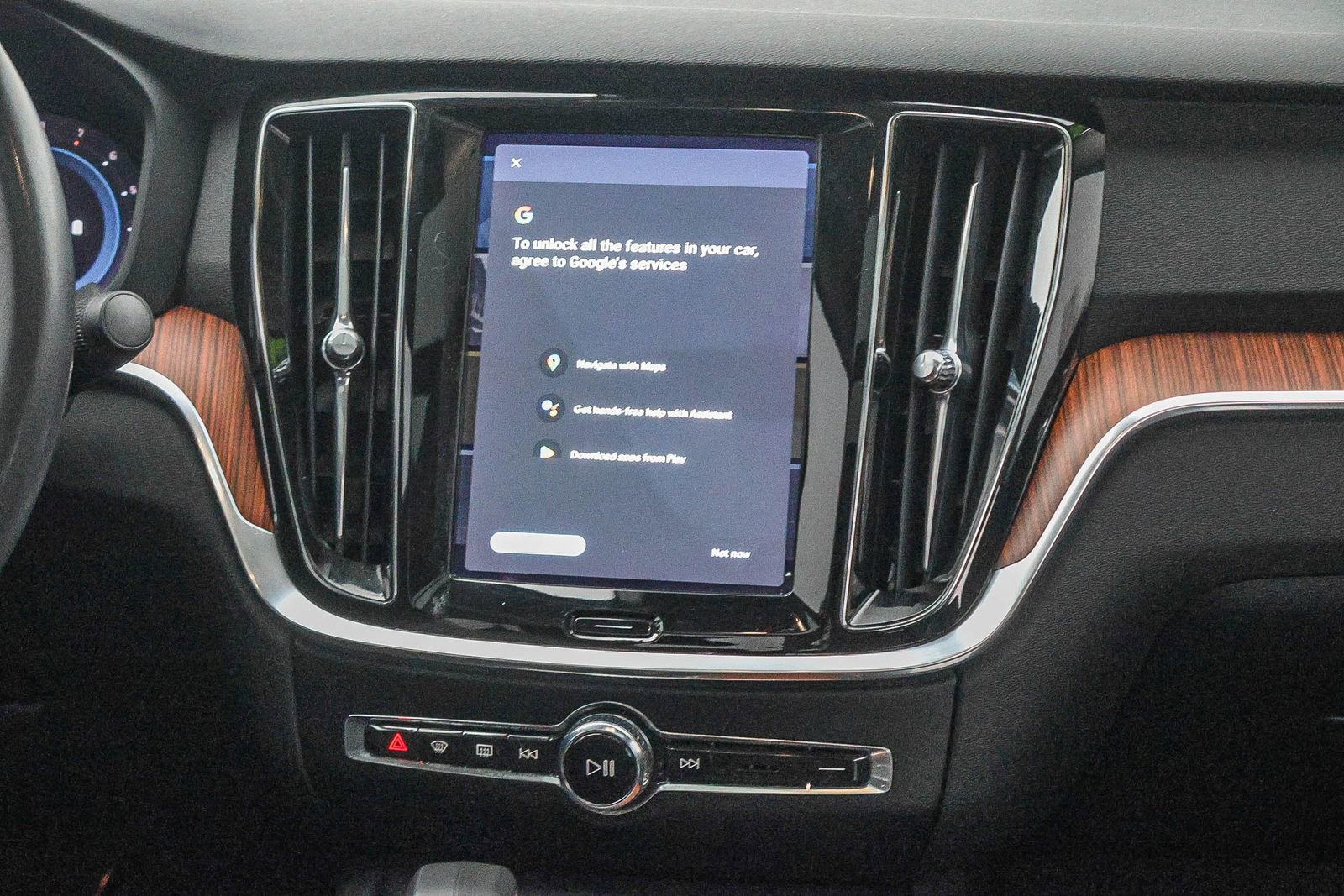 Used 2023 Volvo S60 B5 Plus w/ Protection Package Premier image 25