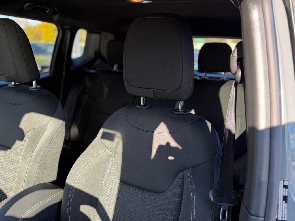 Used 2022 Jeep Renegade Altitude image 7