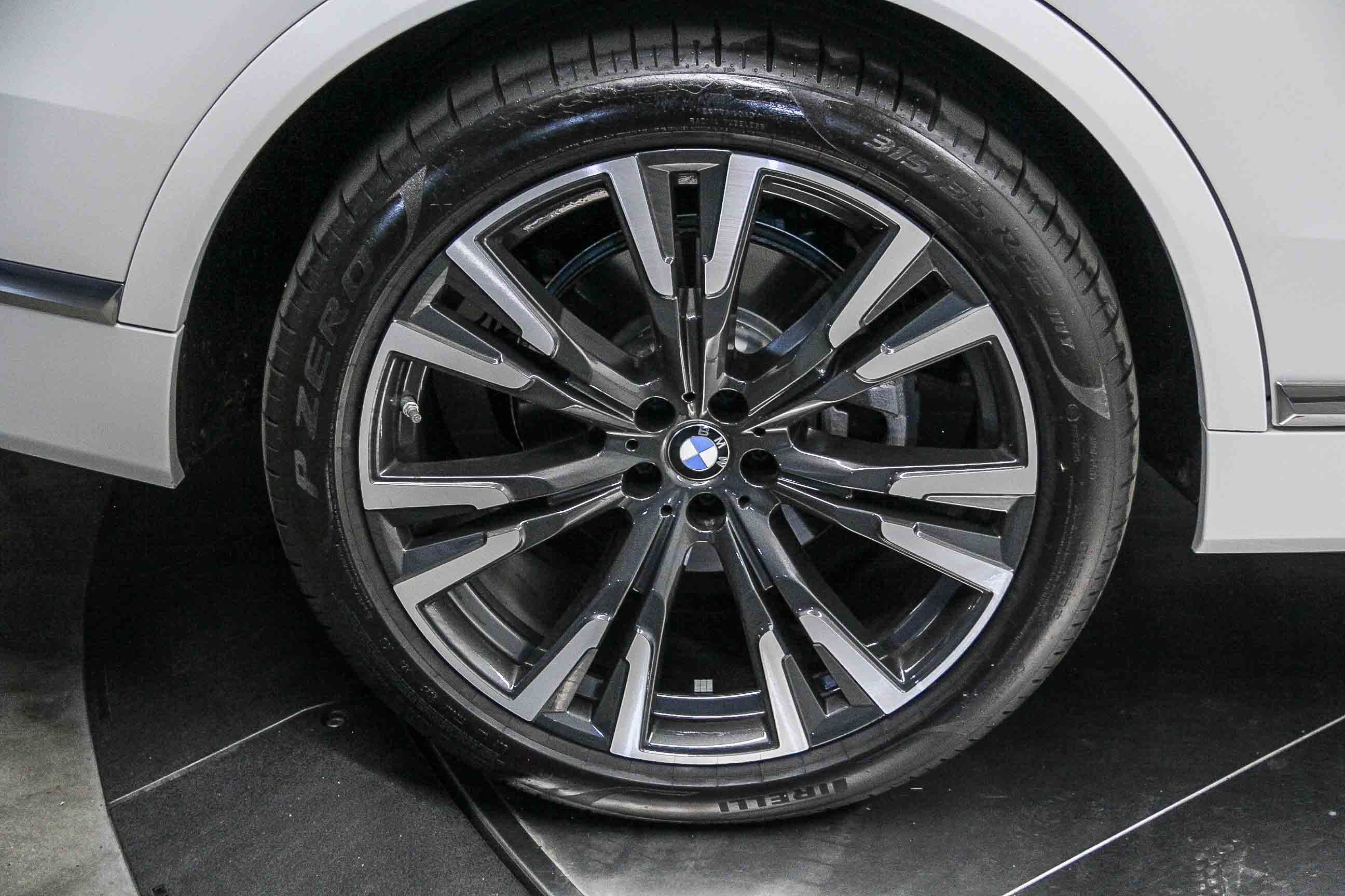 Used 2026 BMW X7 xDrive40i w/ Premium Package AWD/4WD image 8
