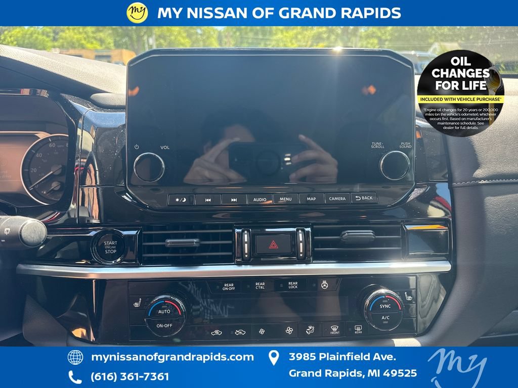 Used 2025 Nissan Pathfinder SL AWD/4WD image 21