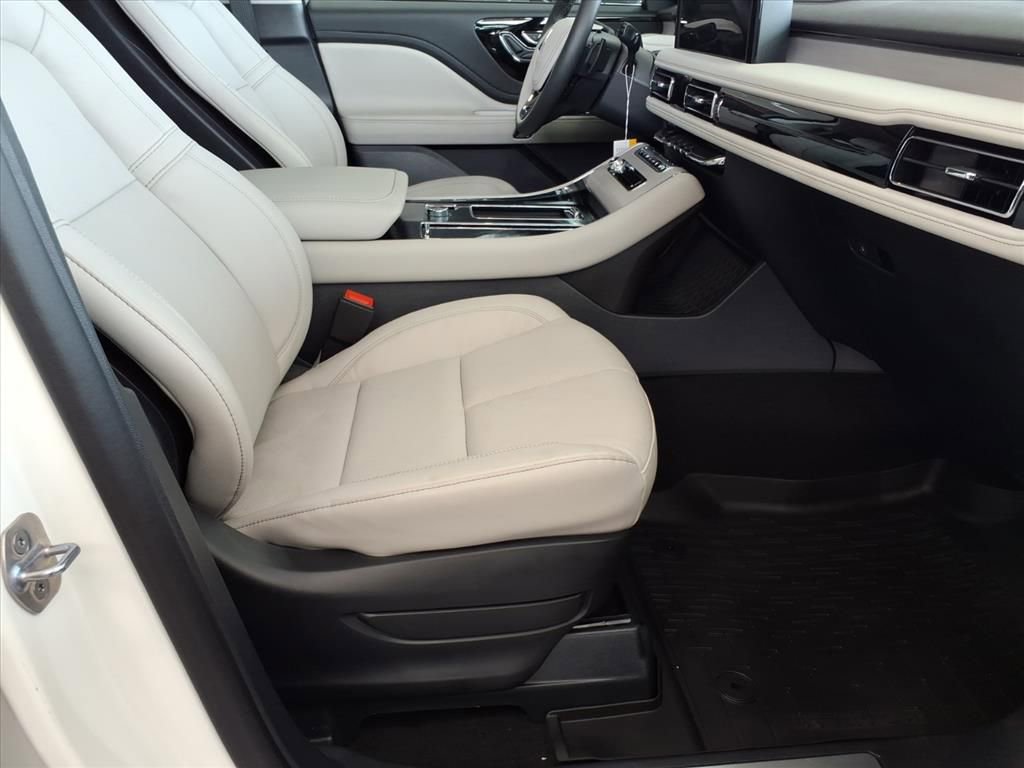 New 2025 Lincoln Aviator Reserve w/ Illumination Package AWD/4WD image 7