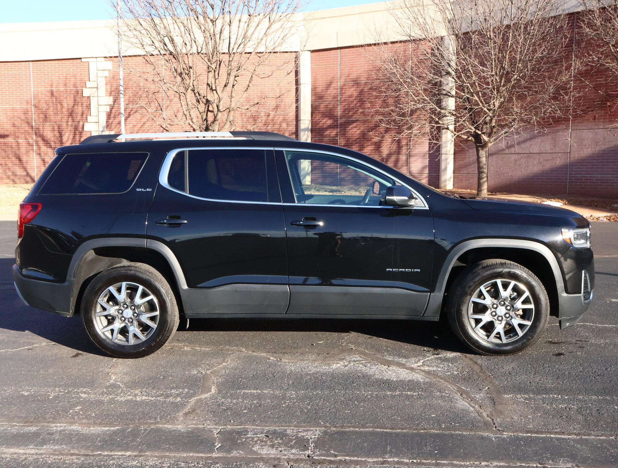 Used 2023 GMC Acadia SLE w/ Driver Convenience Package image 33