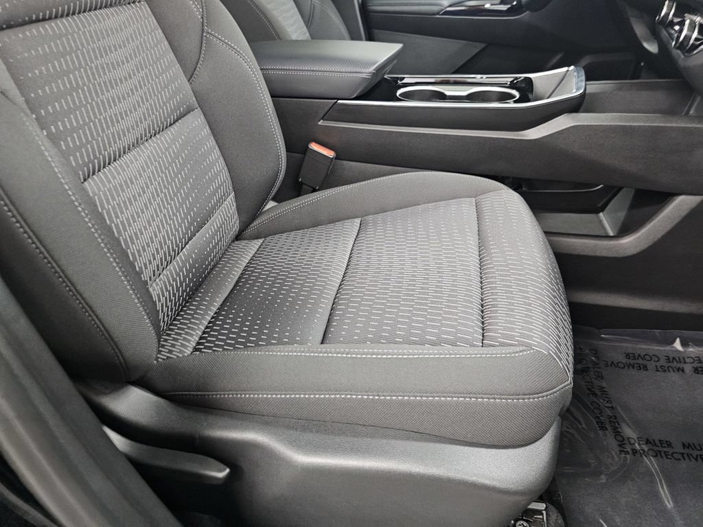 Used 2025 Chevrolet Equinox LT w/ Safety and Technology Package FWD image 21