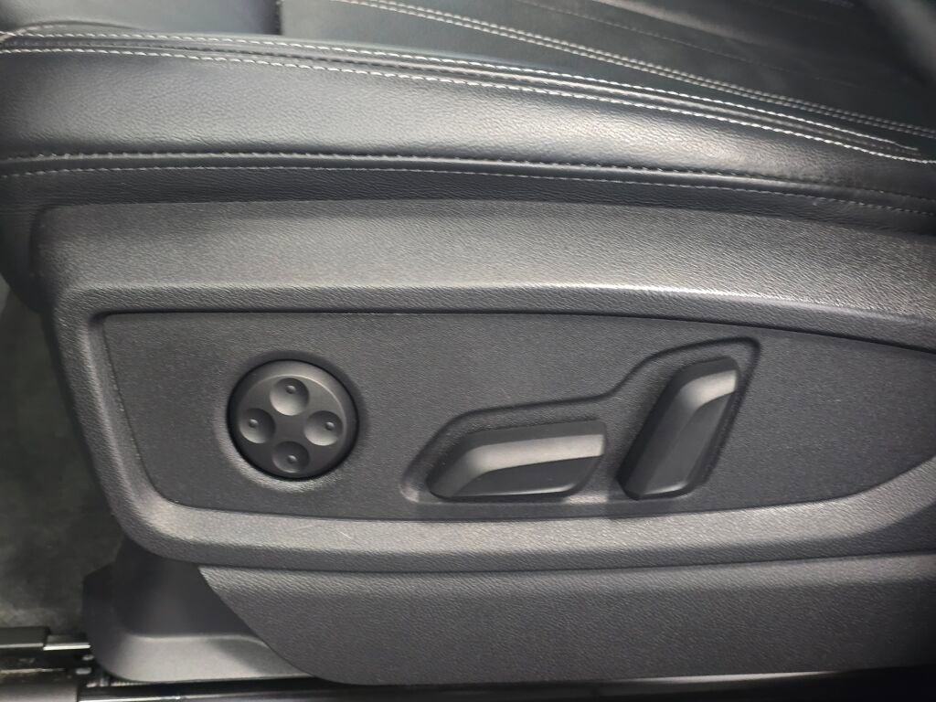 Used 2023 Audi Q5 2.0T Premium w/ Convenience Package image 39