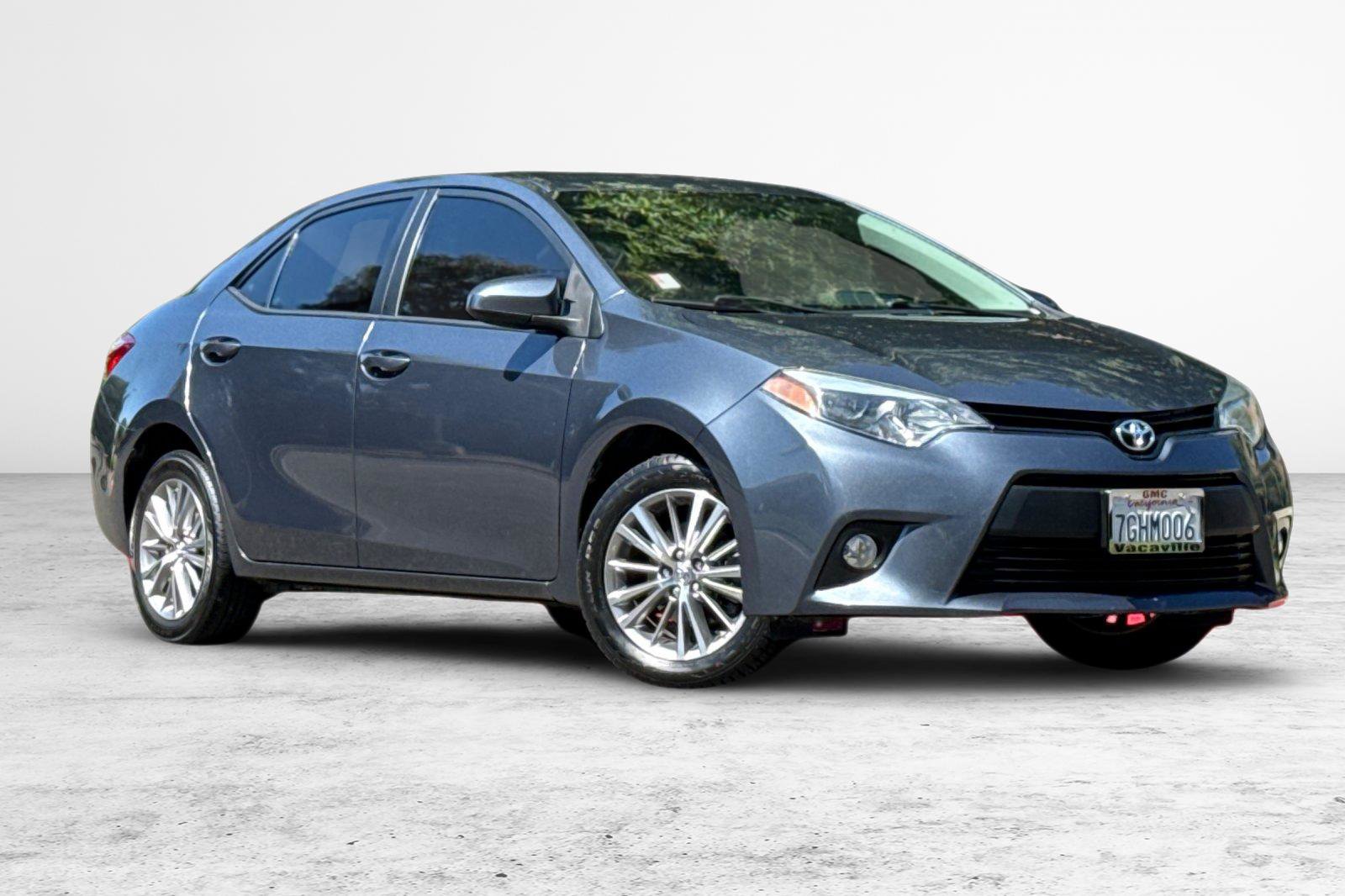 Used 2014 Toyota Corolla LE FWD image 2