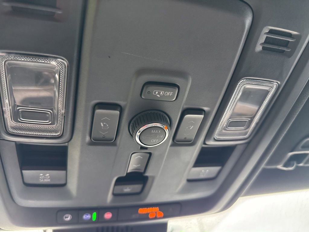 Used 2025 Chevrolet Suburban High Country AWD/4WD image 19