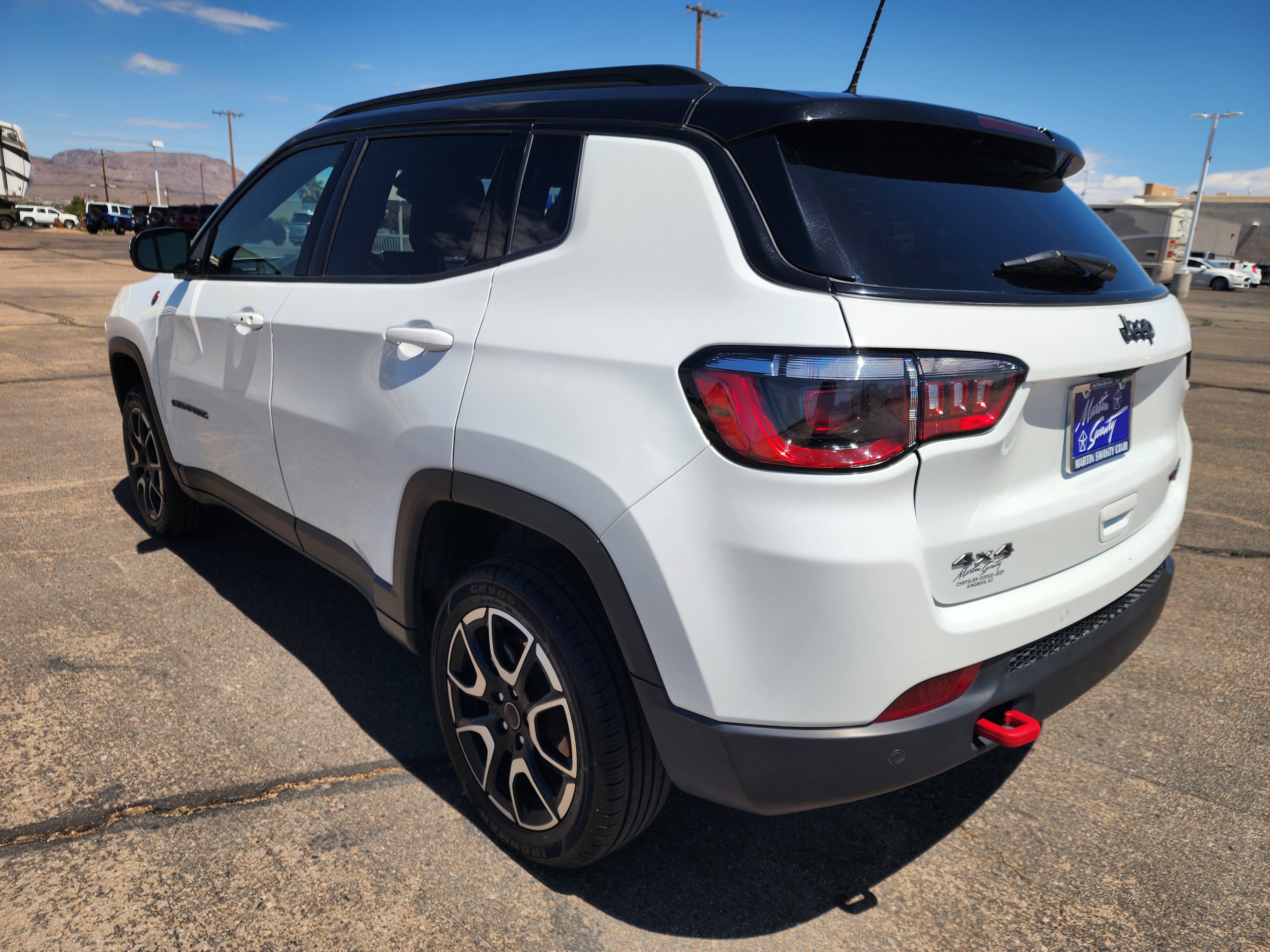 Used 2025 Jeep Compass Trailhawk AWD/4WD image 6