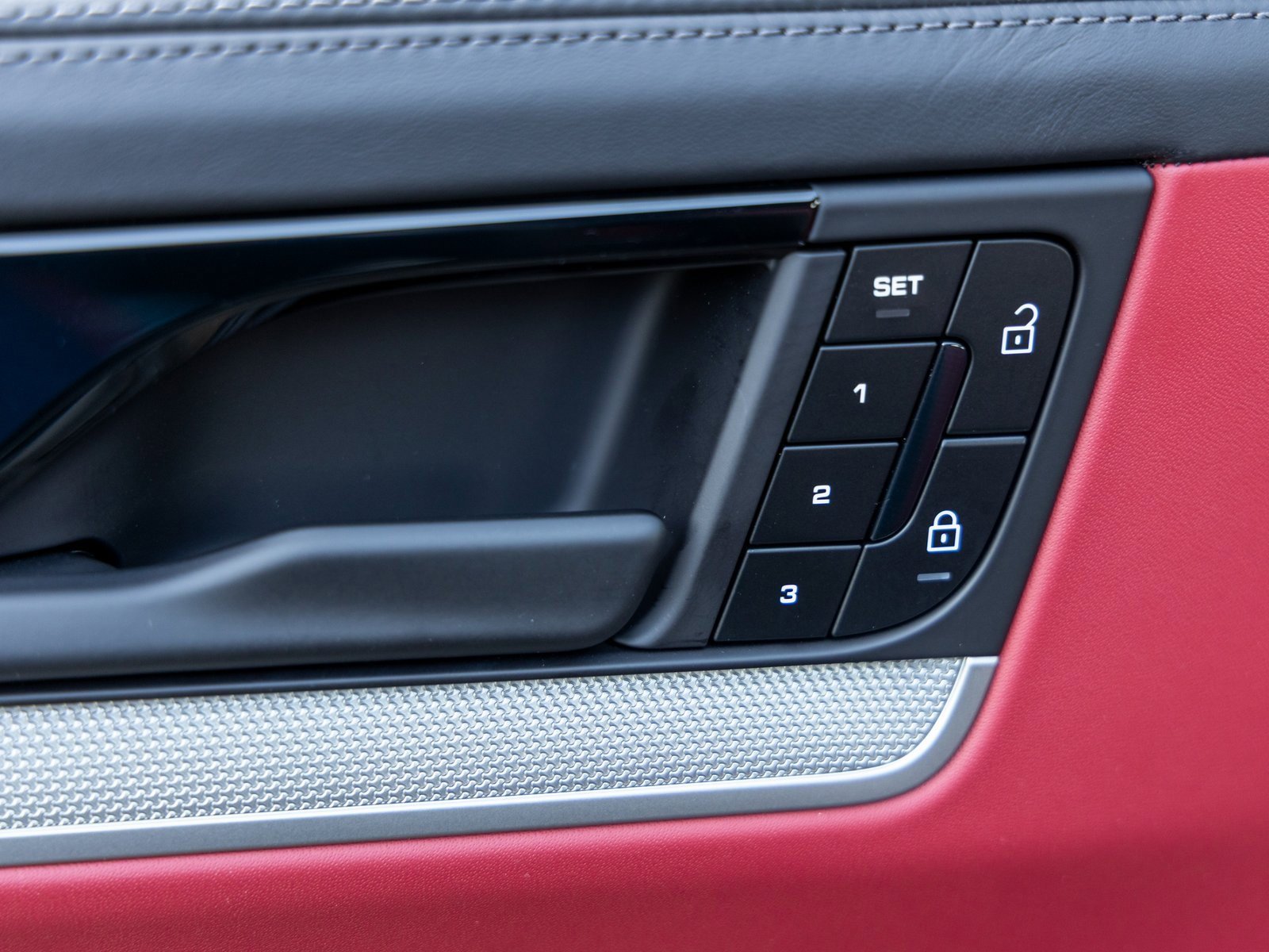 Certified 2025 Porsche Cayenne image 22