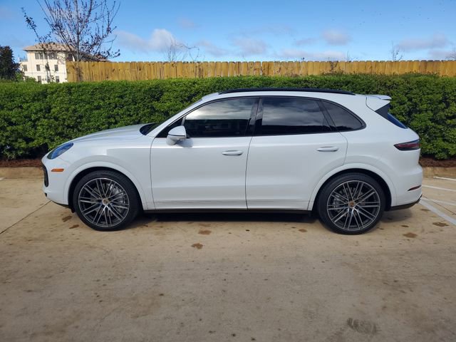 Used 2021 Porsche Cayenne Turbo image 2