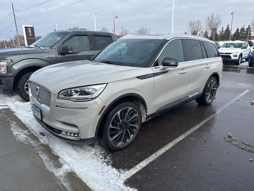 Used 2020 Lincoln Aviator Reserve w/ Equipment Group 202A image 3