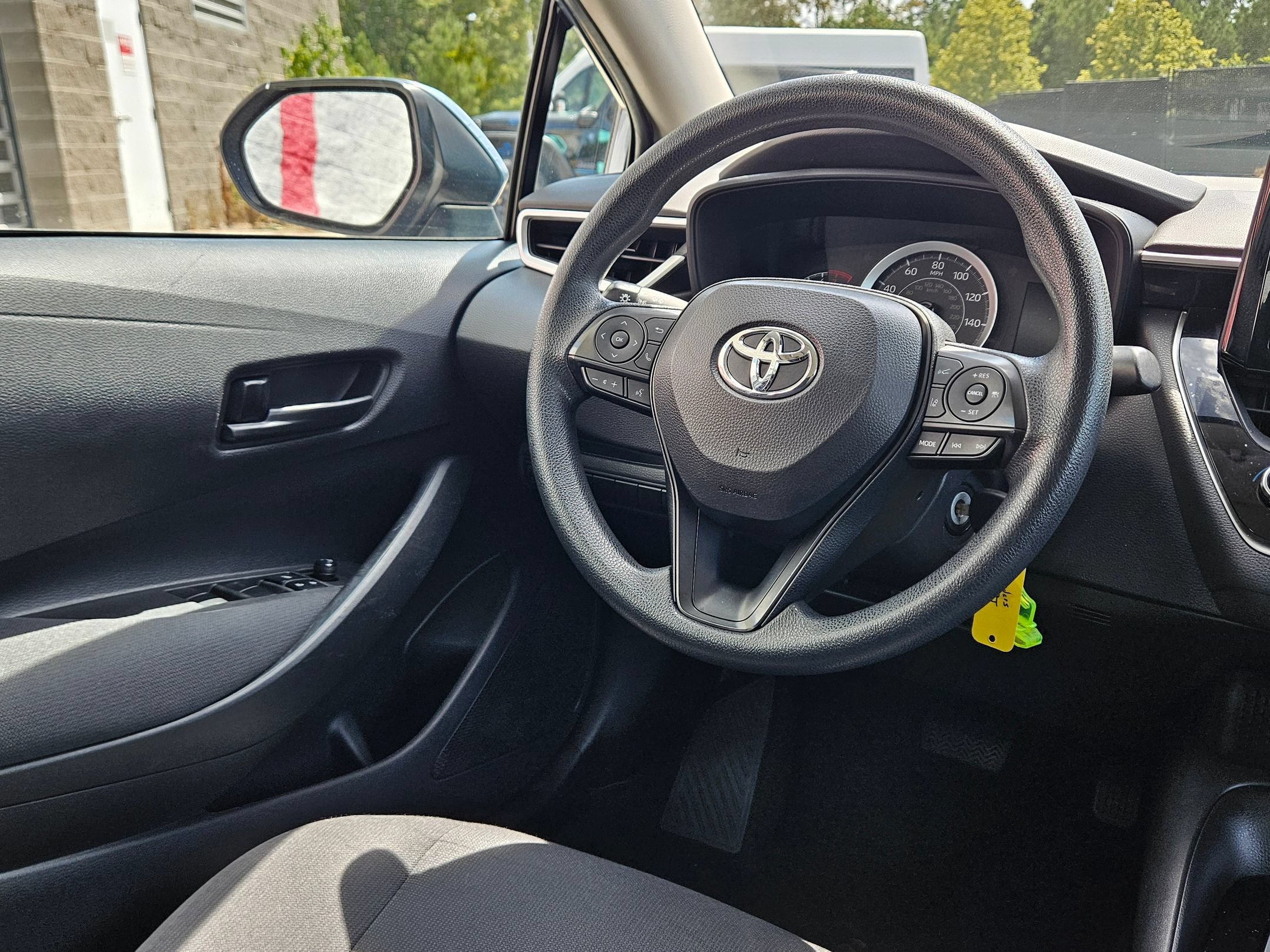 Used 2022 Toyota Corolla LE FWD image 9