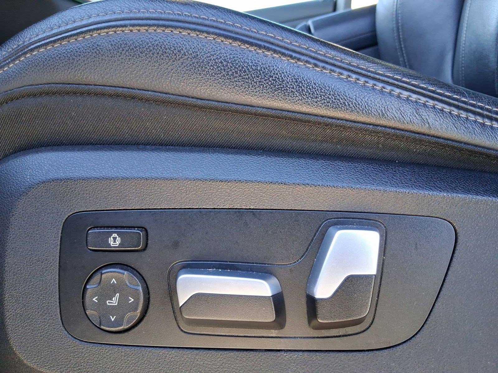 Used 2021 BMW X5 sDrive40i w/ M Sport Package image 12