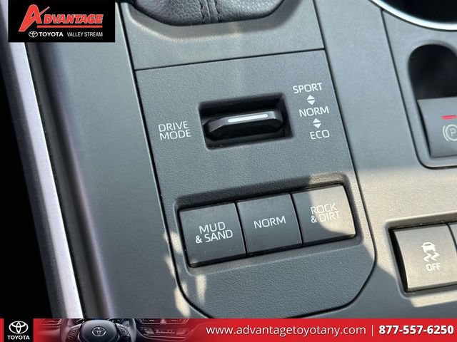 Certified 2021 Toyota Highlander XLE AWD/4WD image 39
